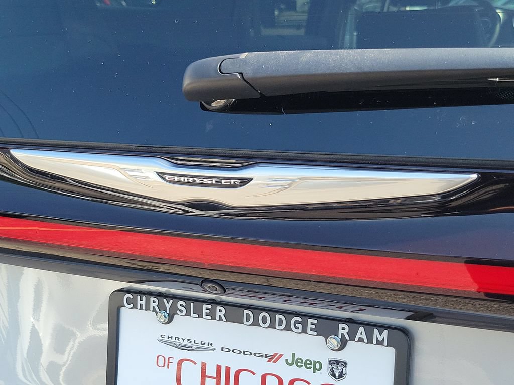Certified 2024 Chrysler Pacifica Touring-L FWD image 6