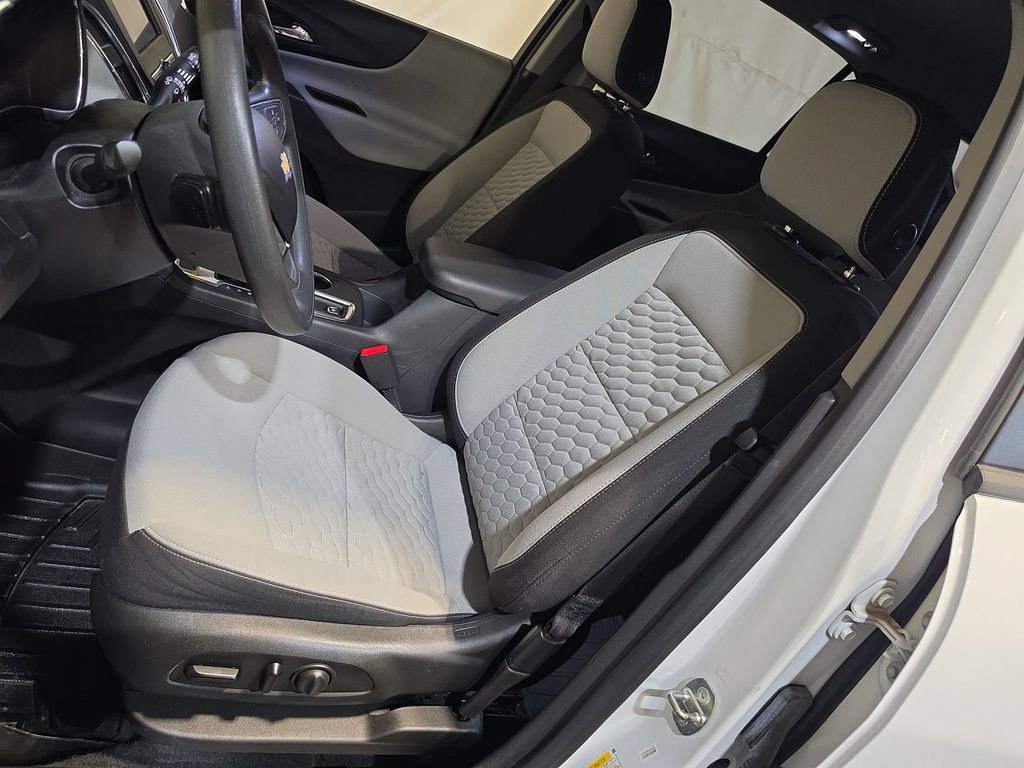 Used 2020 Chevrolet Equinox LS w/ LPO, Roadside Safety Package AWD/4WD image 13