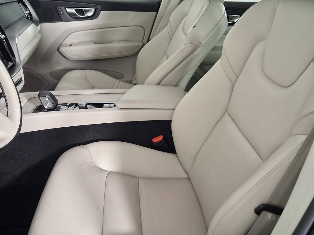 Certified 2024 Volvo XC60 B5 Core w/ Climate Package AWD/4WD image 21