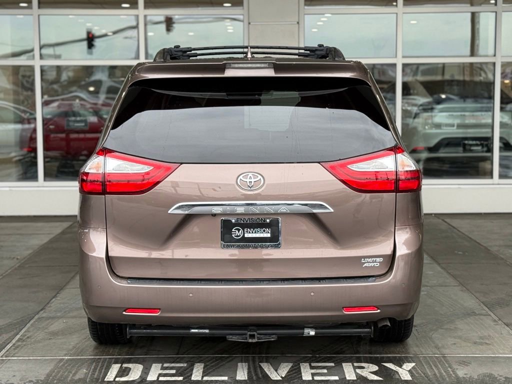 Used 2018 Toyota Sienna Limited Premium w/ Carpet Mat Package image 11