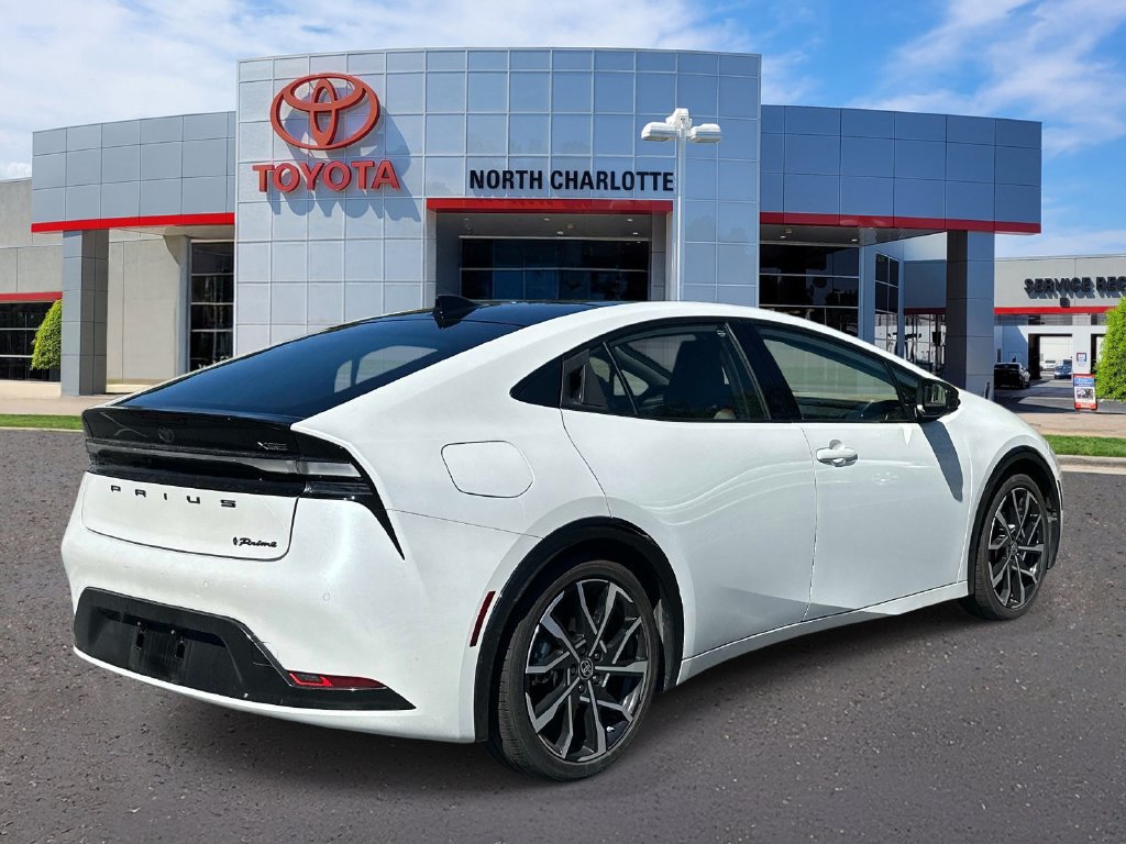 Used 2024 Toyota Prius Prime FWD image 7