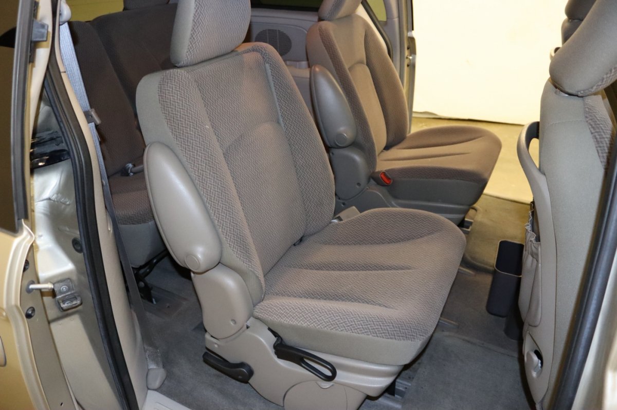 Used 2007 Dodge Caravan SXT w/ Popular Equipment Group I FWD image 24