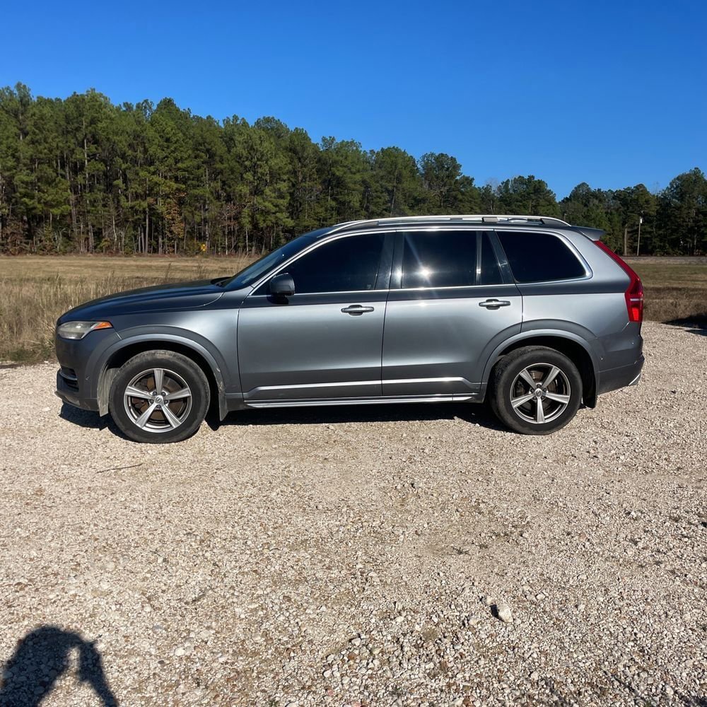 Used 2017 Volvo XC90 T5 Momentum w/ Vision Package image 4