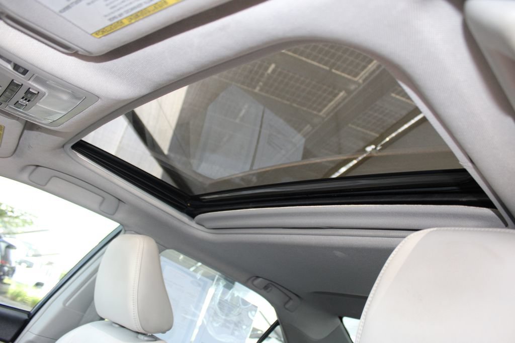 Used 2015 Toyota Camry XLE w/ Moonroof Package FWD image 6