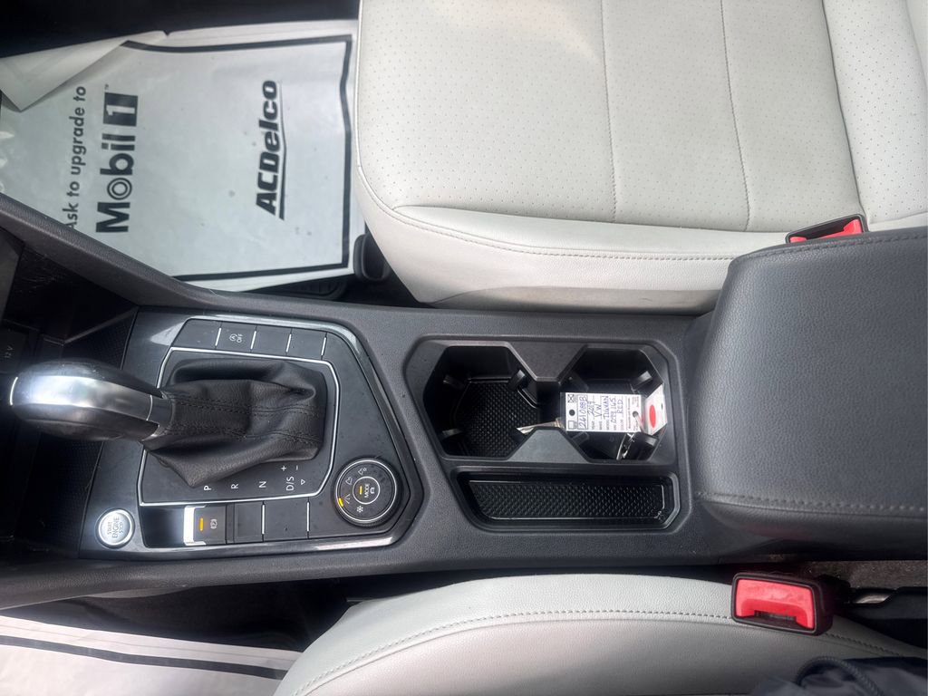 Used 2019 Volkswagen Tiguan SE w/ Panoramic Sunroof Package image 12