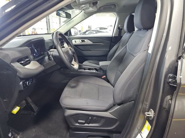 Used 2025 Ford Explorer Active AWD/4WD image 9