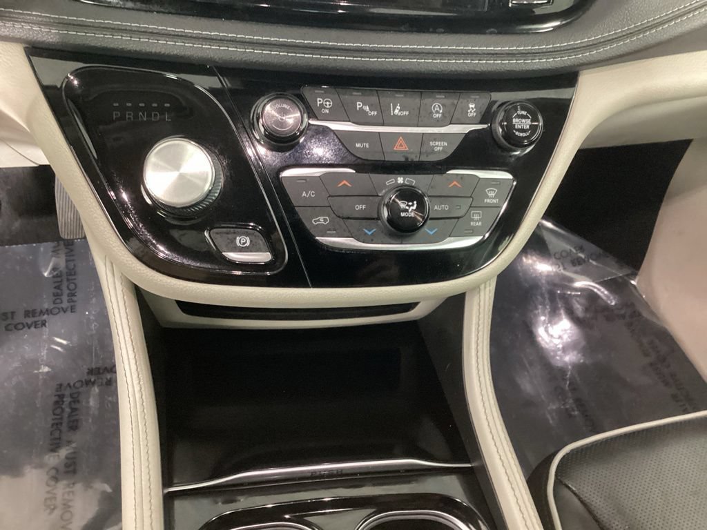 Used 2022 Chrysler Pacifica Limited FWD image 19