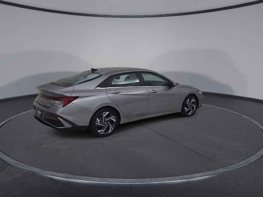 Used 2025 Hyundai Elantra Limited FWD image 16