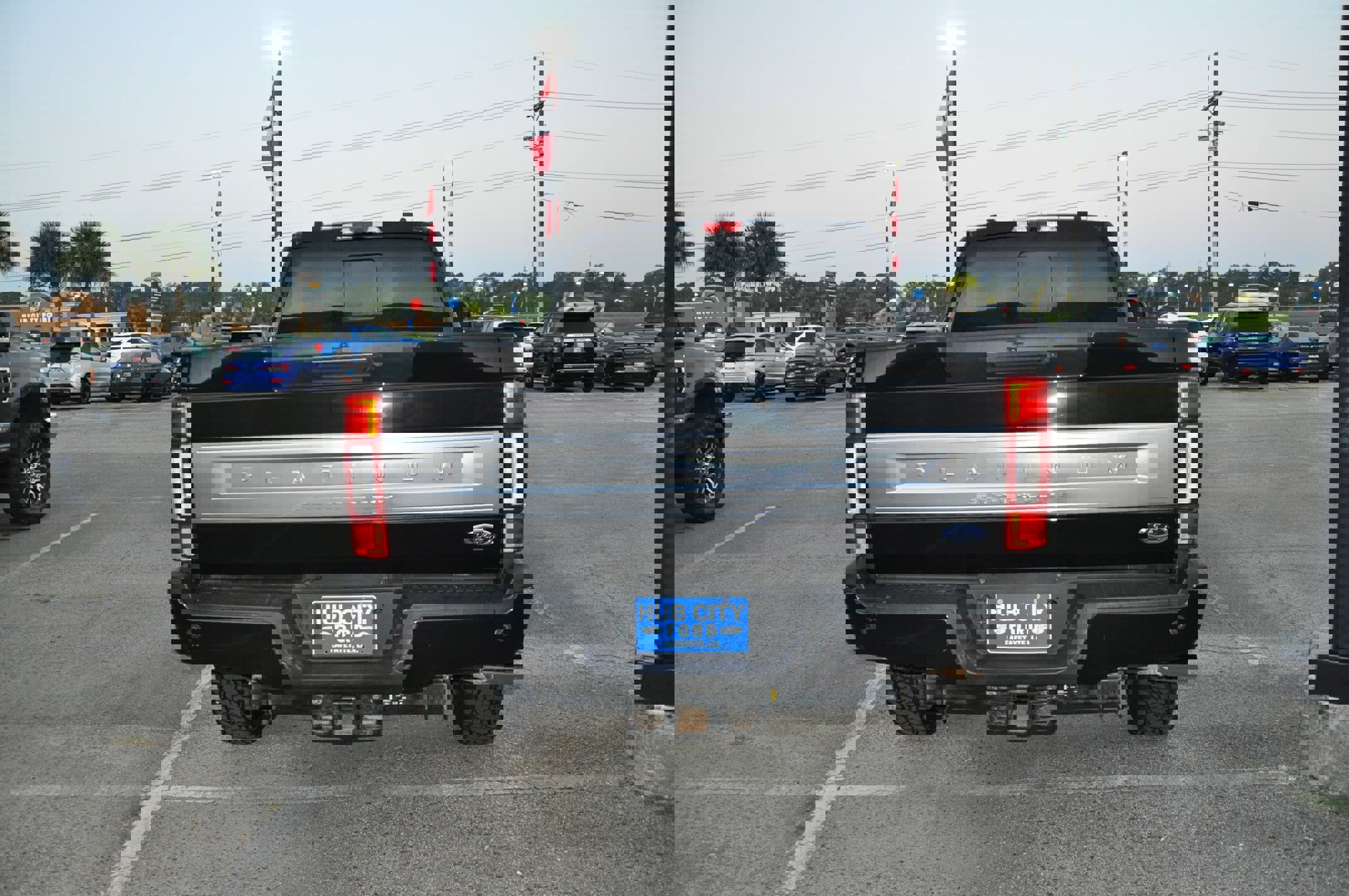 Used 2022 Ford F350 Platinum w/ FX4 Off-Road Package image 4