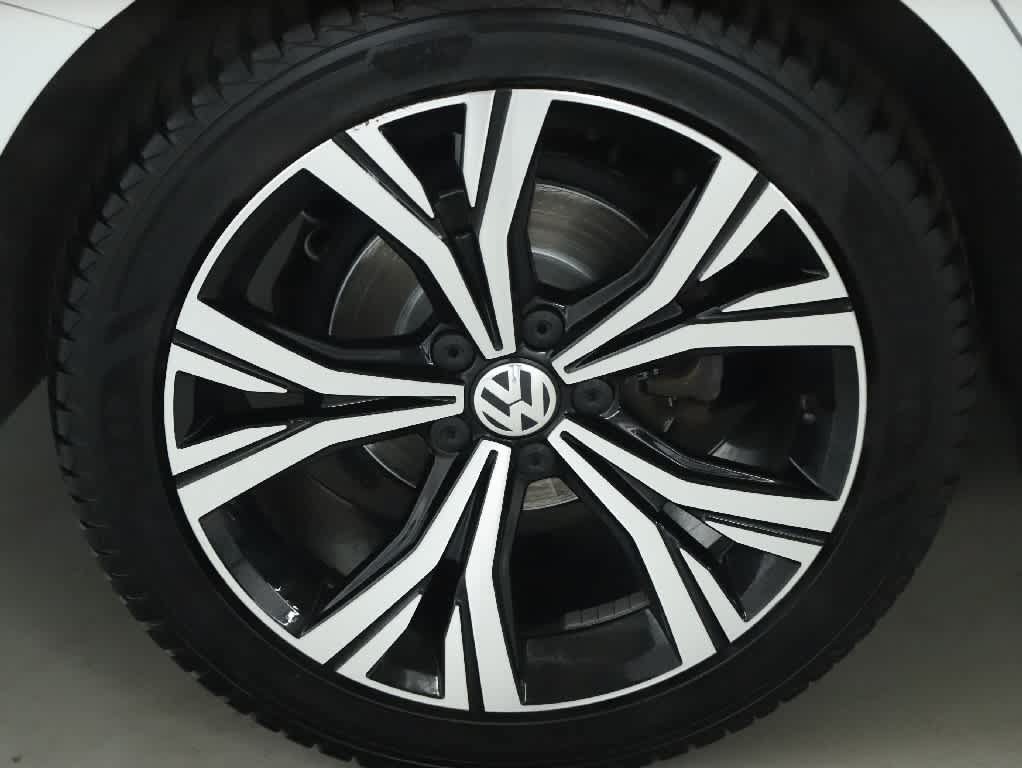 Certified 2022 Volkswagen Passat 2.0T SE FWD image 12