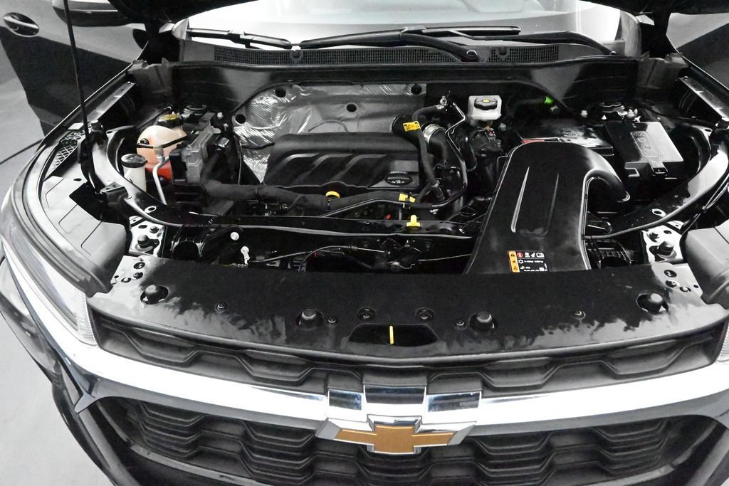 Used 2024 Chevrolet Trax LS FWD image 17