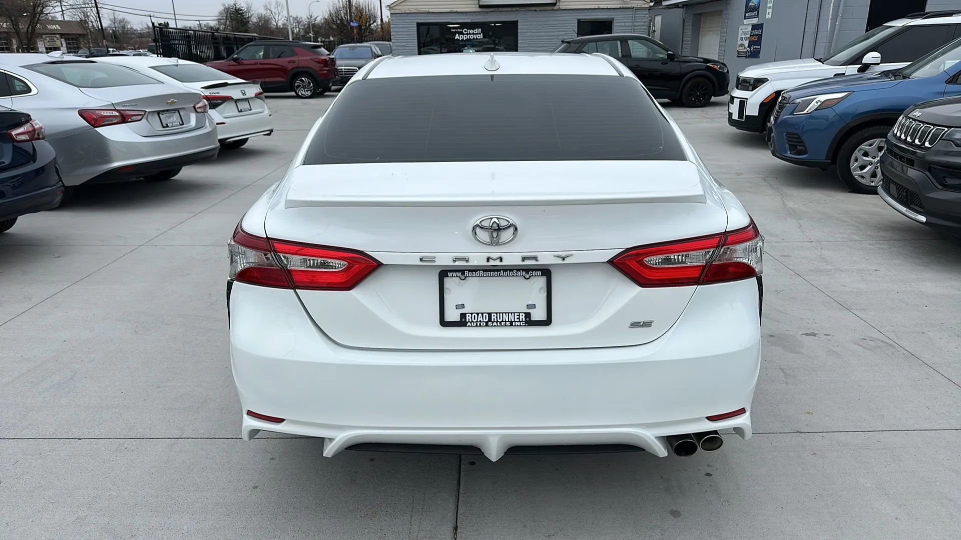 Used 2020 Toyota Camry SE image 6