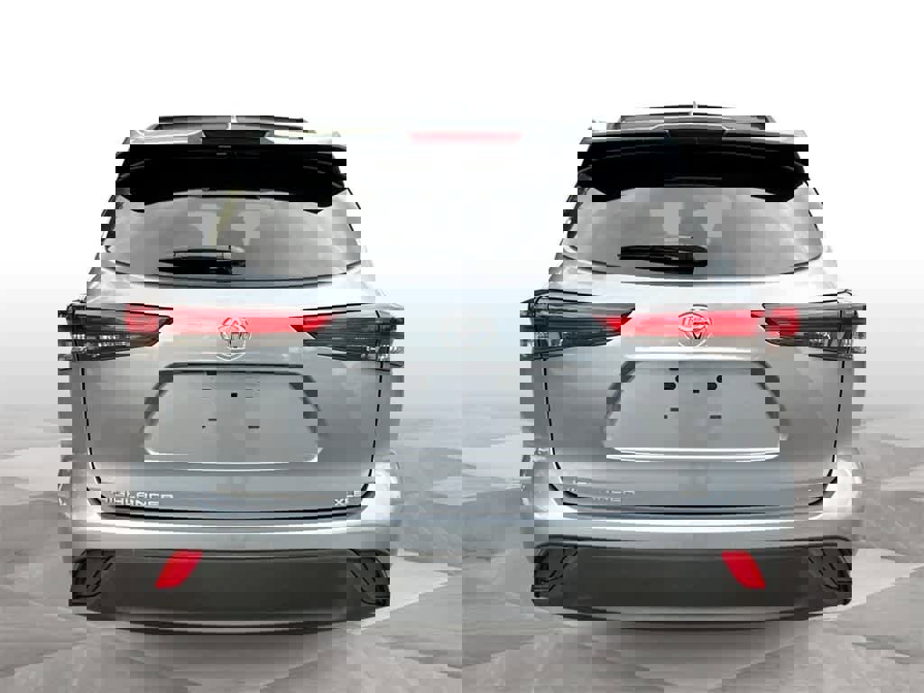Used 2023 Toyota Highlander XLE image 7