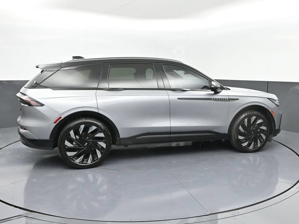 Used 2025 Lincoln Nautilus Reserve AWD/4WD image 33