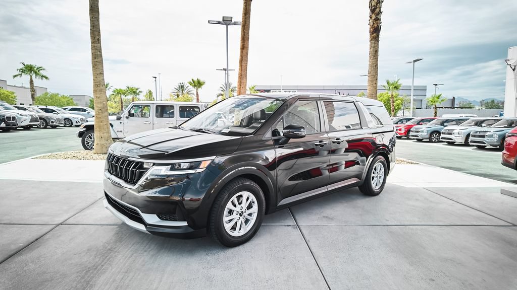 Used 2022 Kia Carnival LX FWD image 5