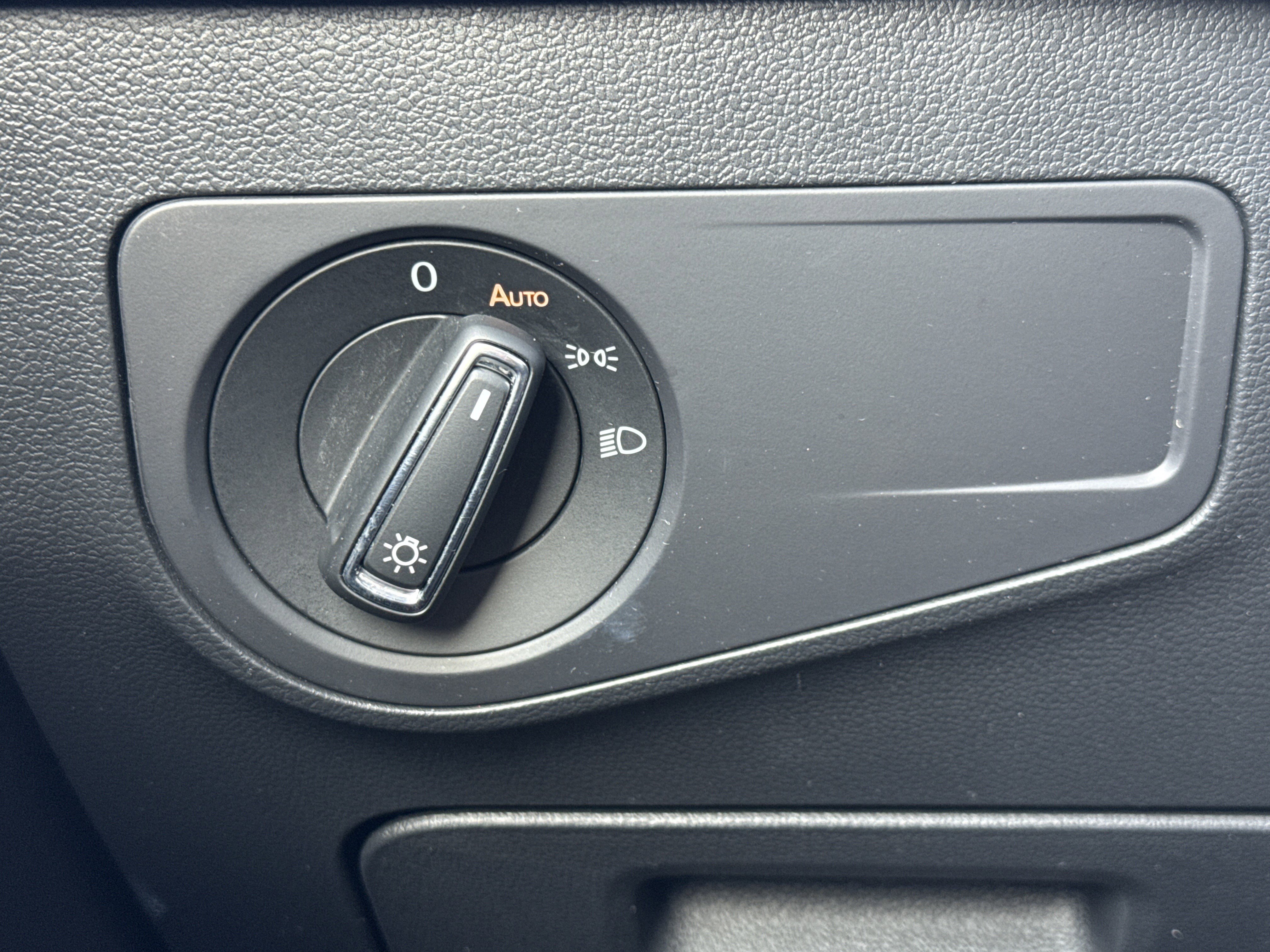 Used 2024 Volkswagen Tiguan SE image 14