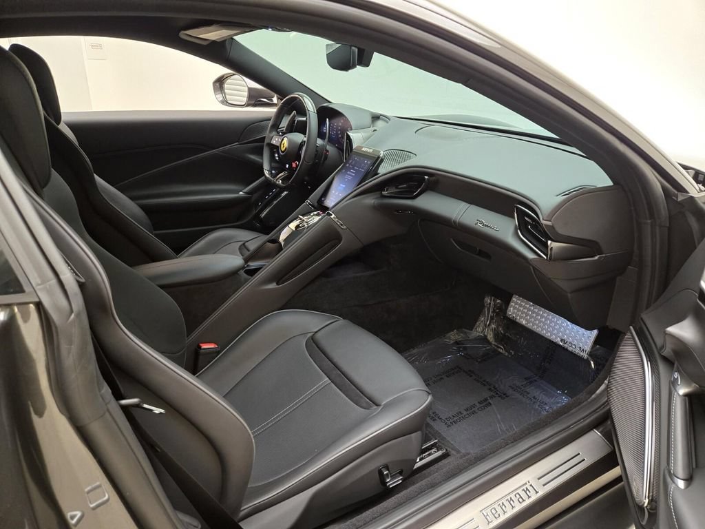 Used 2022 Ferrari Roma RWD image 16