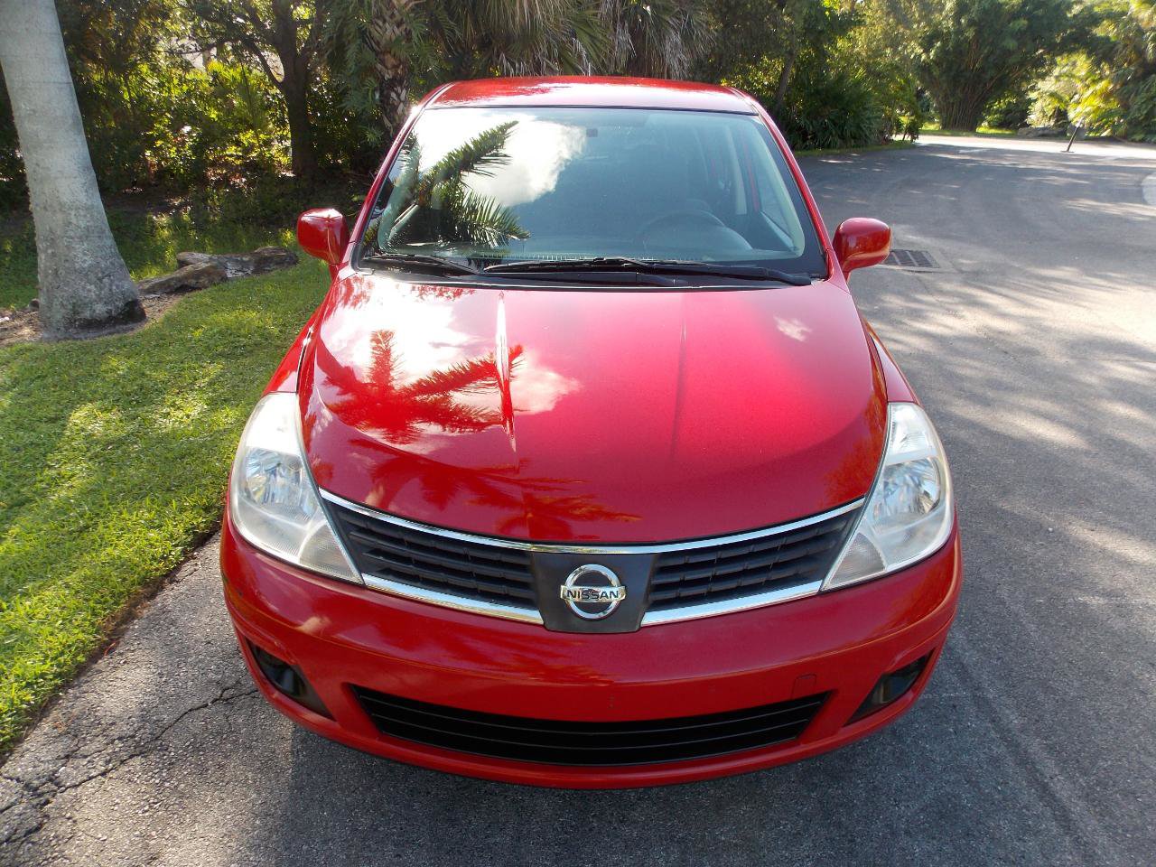 Used 2007 Nissan Versa Hatchback FWD image 11