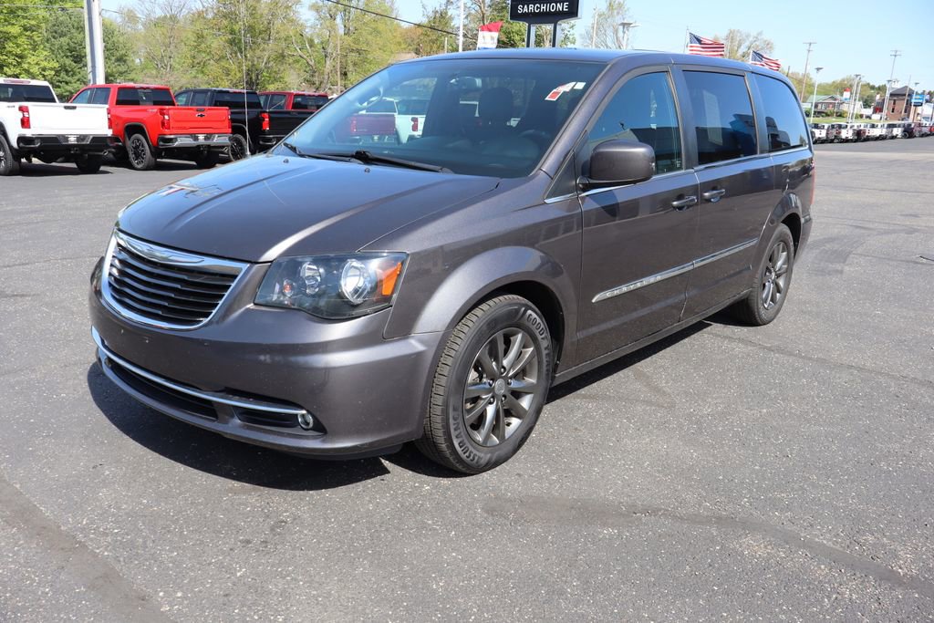 Used 2015 Chrysler Town & Country S w/ Driver Convenience Group FWD image 33