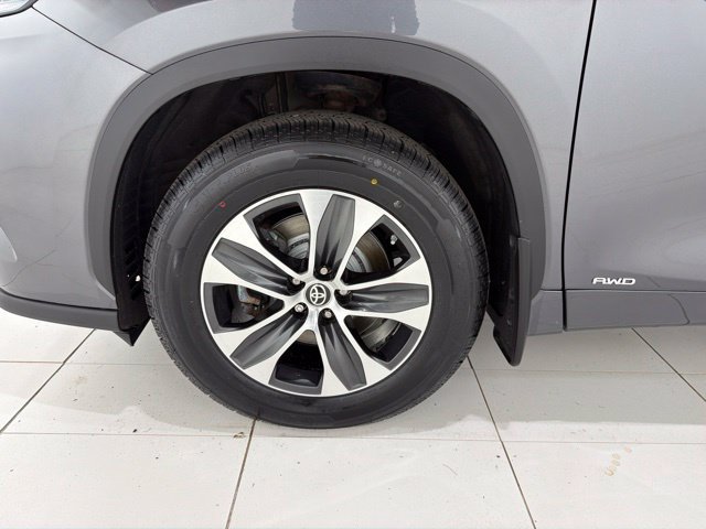 Used 2021 Toyota Highlander XLE AWD/4WD image 52