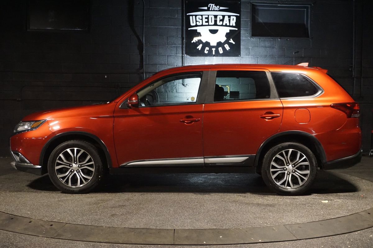 Used 2018 Mitsubishi Outlander SE AWD/4WD image 3