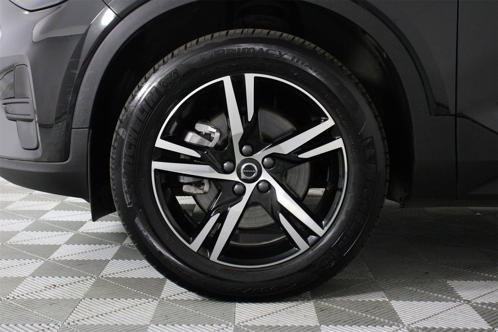 Certified 2025 Volvo XC40 B5 Core image 28