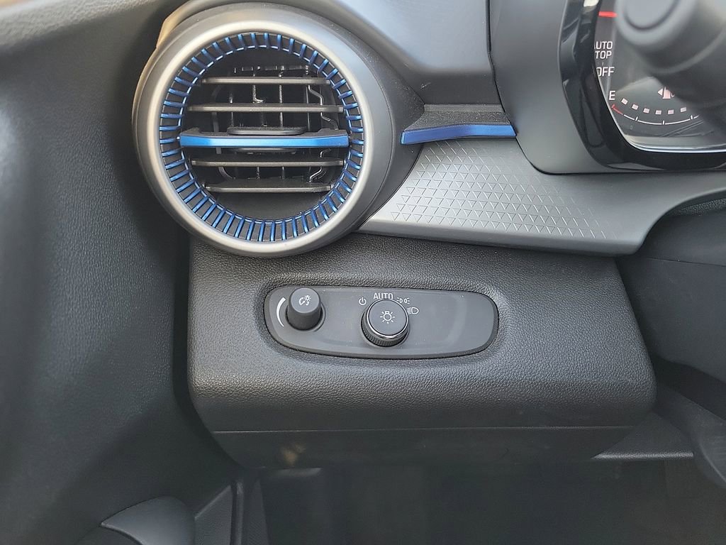 Used 2025 Chevrolet Trax LS w/ LS Convenience Package FWD image 14