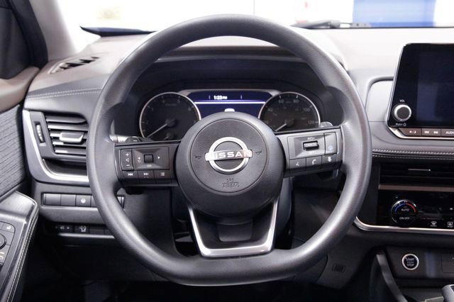 Used 2023 Nissan Rogue SV image 14