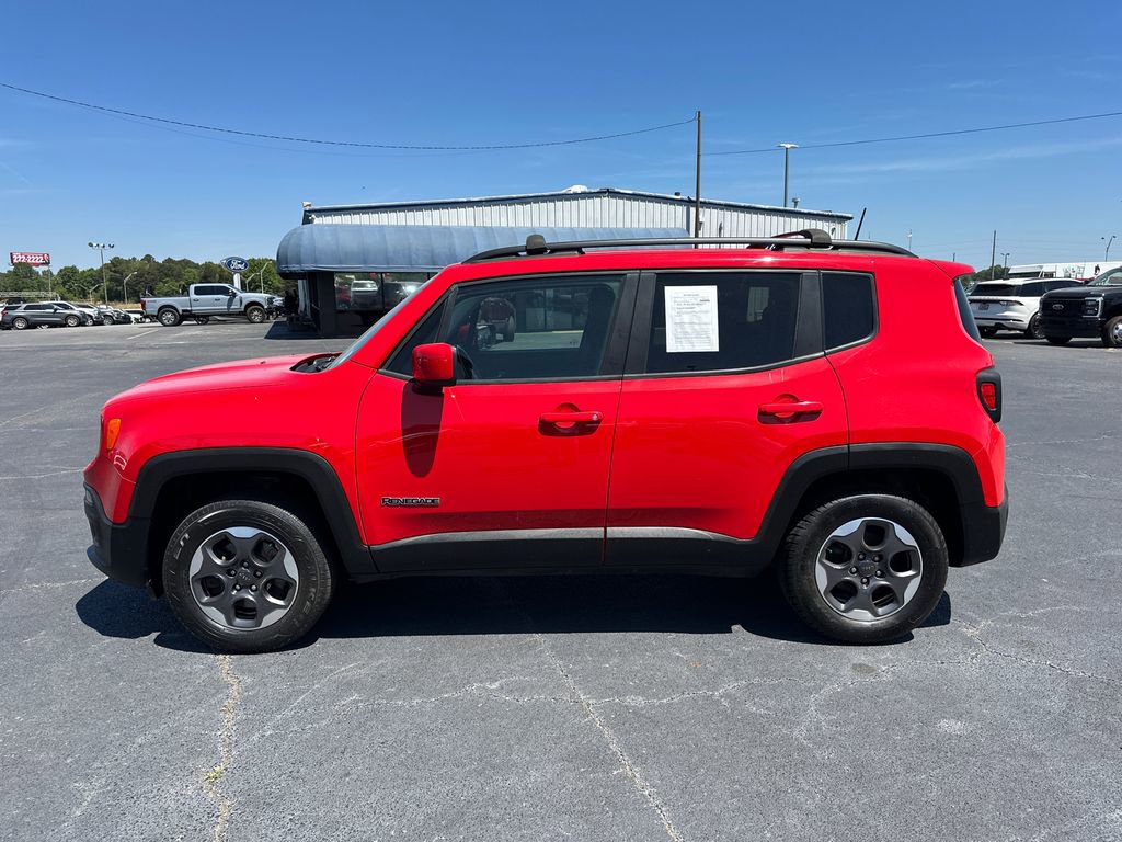 Used 2018 Jeep Renegade Latitude AWD/4WD image 4