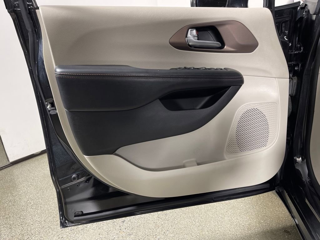 Used 2019 Chrysler Pacifica Touring Plus image 19