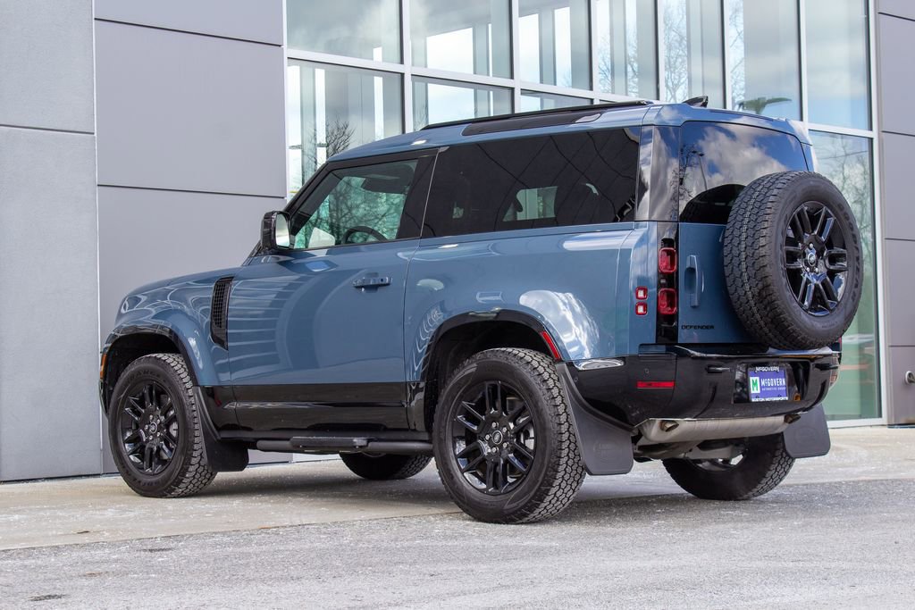 Used 2025 Land Rover Defender 90 X-Dynamic SE image 8