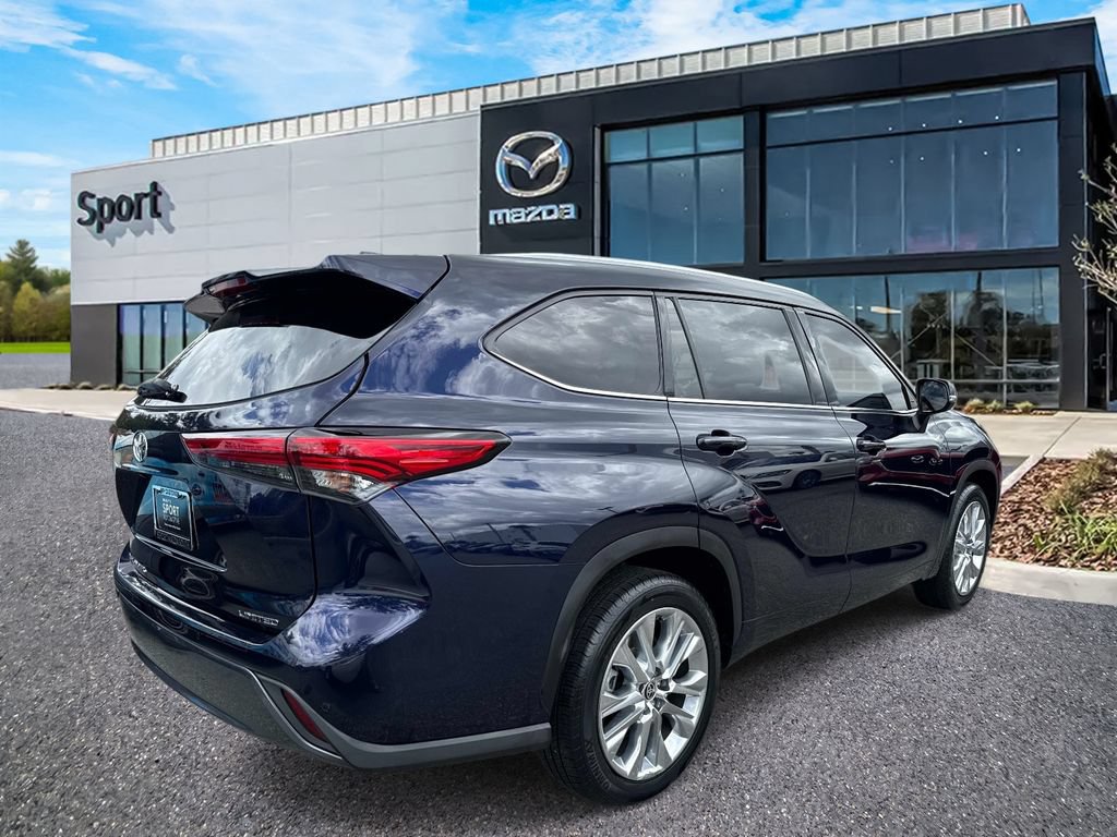 Used 2022 Toyota Highlander Limited FWD image 3