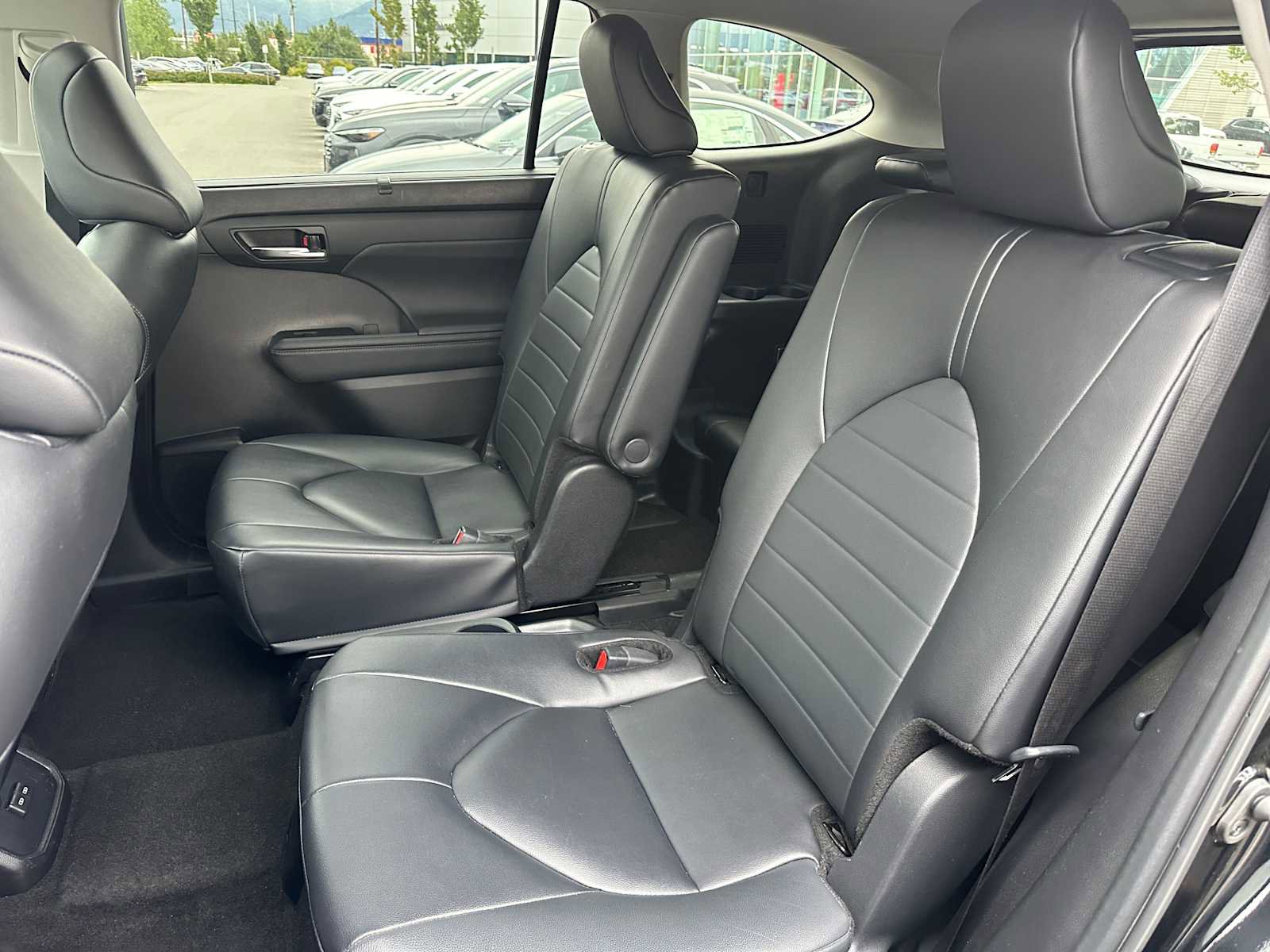 Used 2024 Toyota Highlander XLE image 18