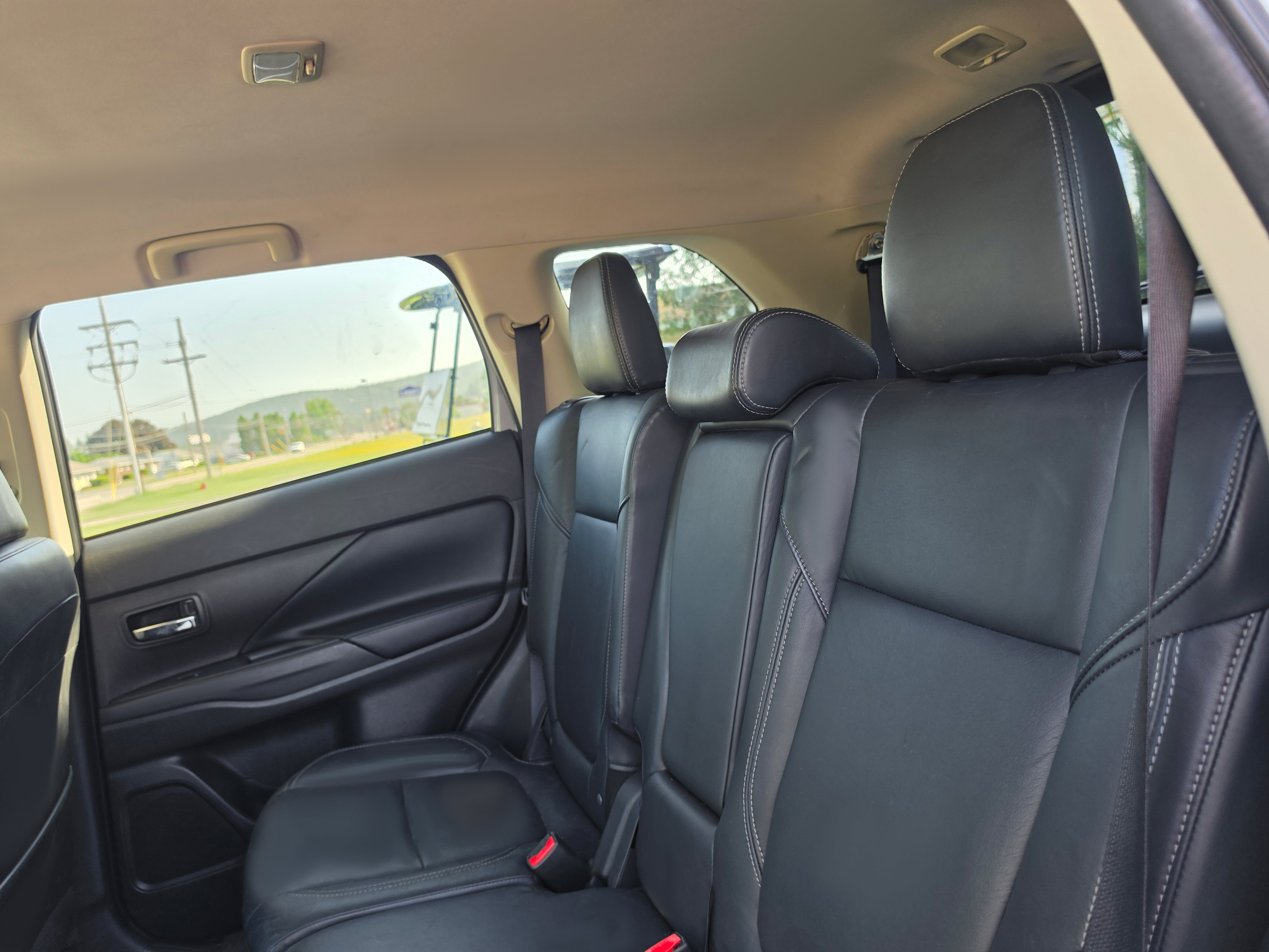 Used 2020 Mitsubishi Outlander SEL AWD/4WD image 14