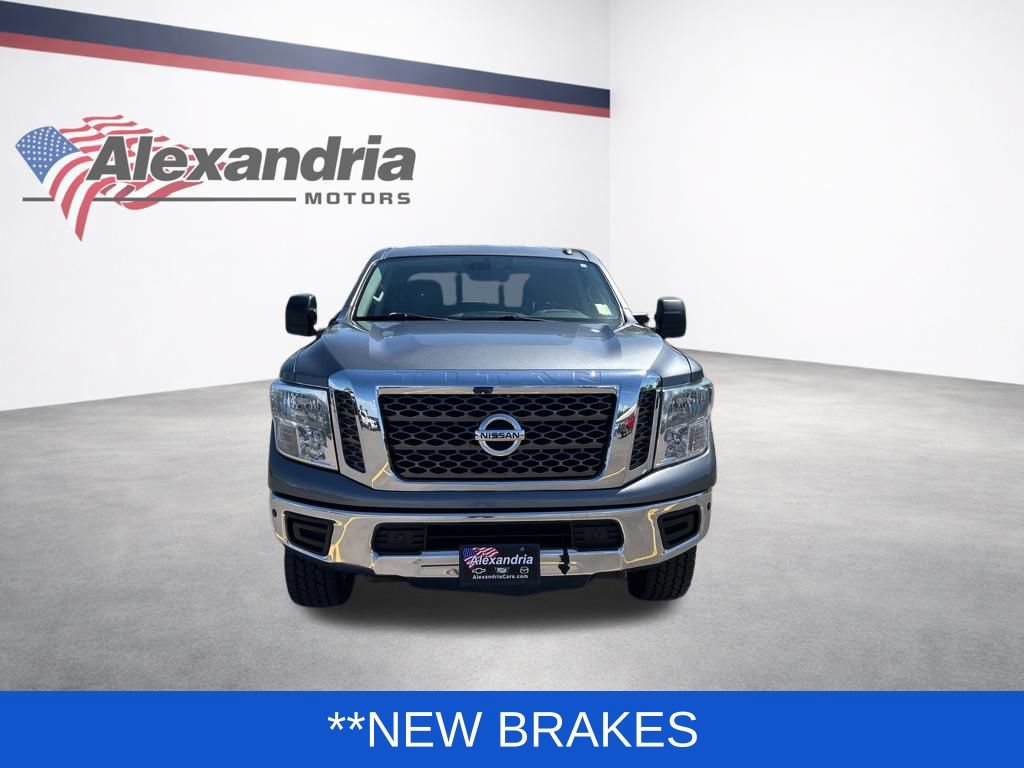 Used 2018 Nissan Titan SV w/ SV Convenience Package AWD/4WD image 2