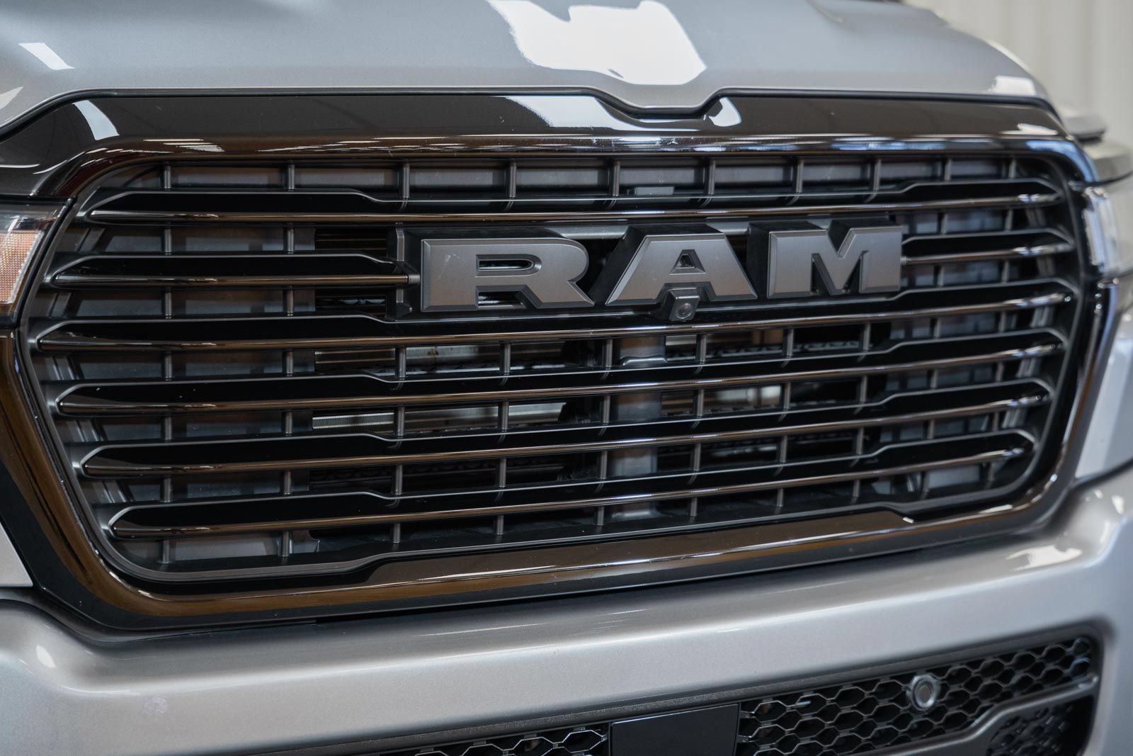 Used 2025 RAM 1500 Laramie w/ Night Edition AWD/4WD image 15