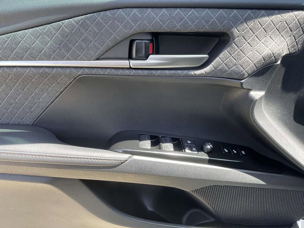 Used 2025 Toyota Camry XLE w/ Premium Plus Package image 15