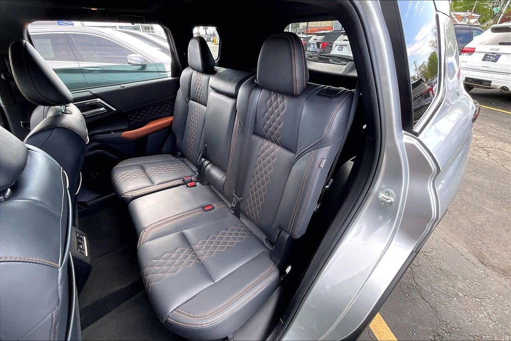 Used 2023 Mitsubishi Outlander SEL AWD/4WD image 25