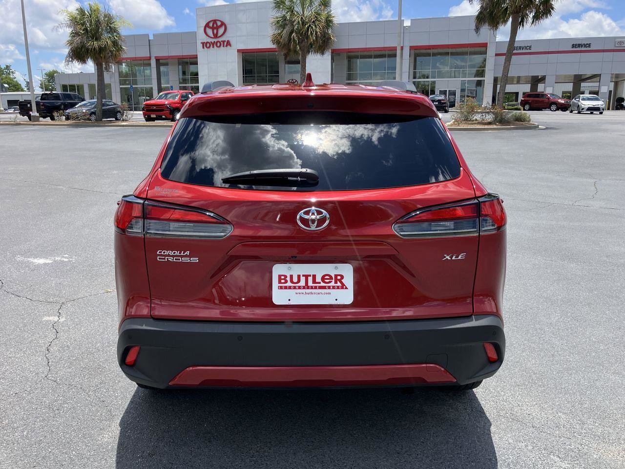 Used 2023 Toyota Corolla Cross XLE image 4