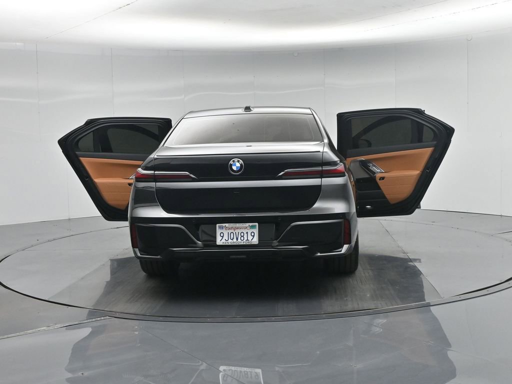 Used 2023 BMW 740i w/ Parking Assistance Package image 31