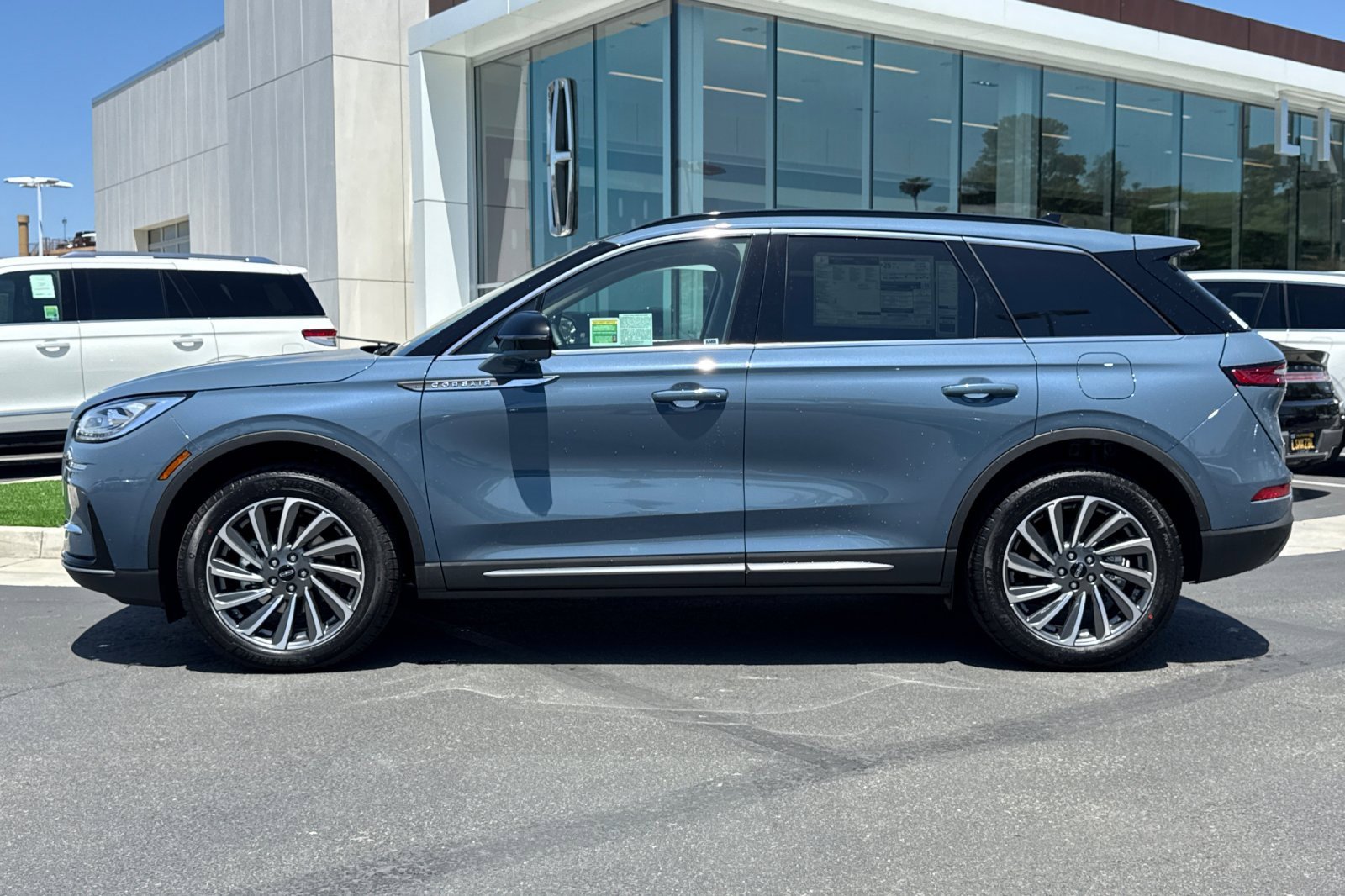 New 2025 Lincoln Corsair Reserve w/ Equipment Group 202A image 6