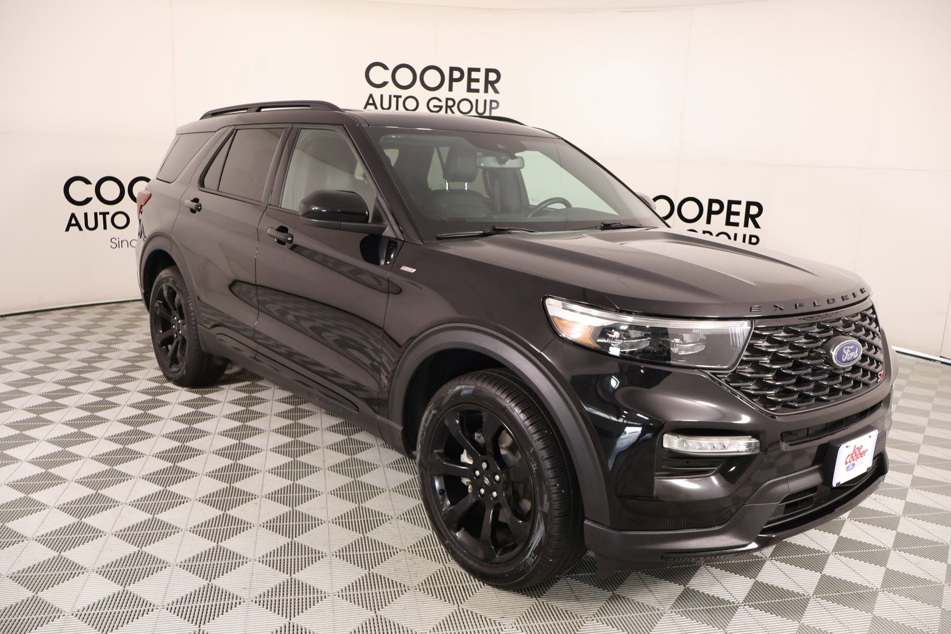 Used 2024 Ford Explorer ST-Line w/ Class IV Trailer Tow Package image 1