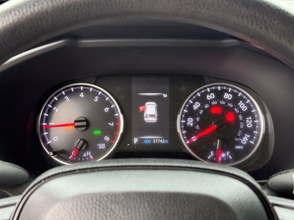 Used 2022 Toyota RAV4 XLE w/ Convenience Package FWD image 17