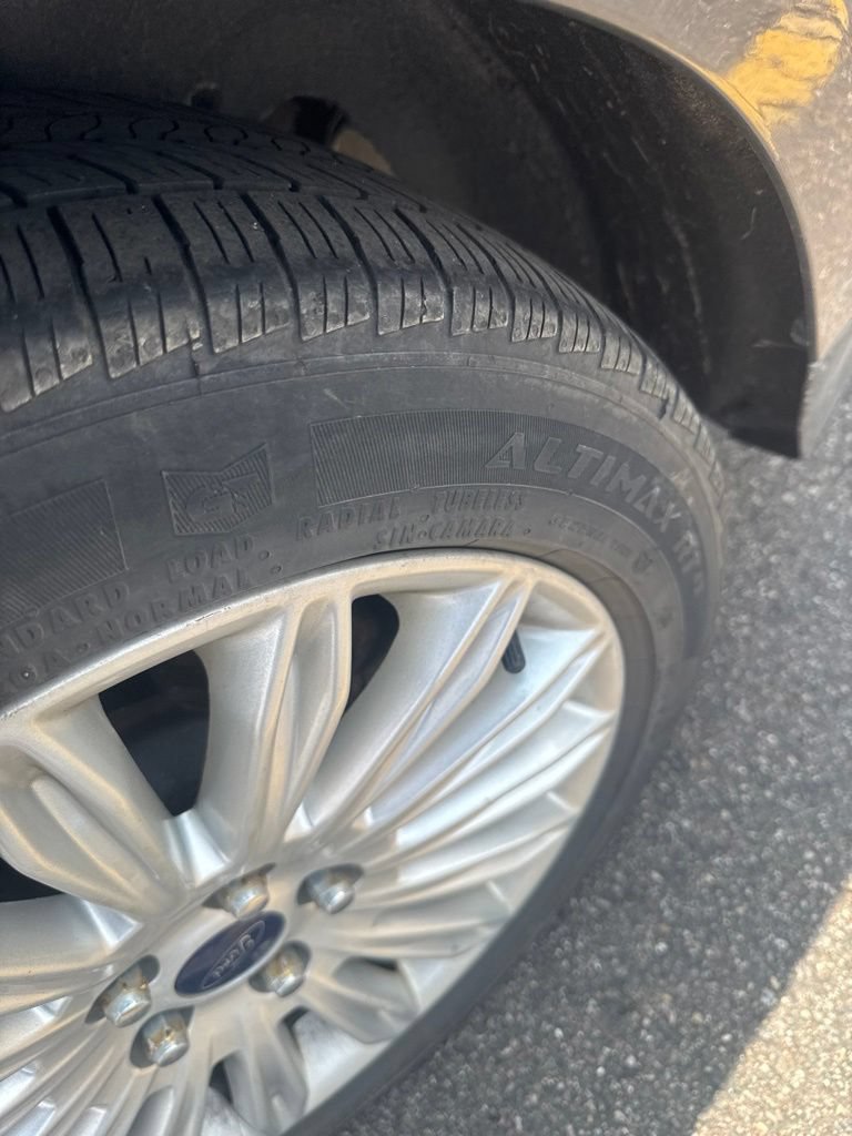 Used 2016 Ford Fusion SE w/ Equipment Group 502A FWD image 9