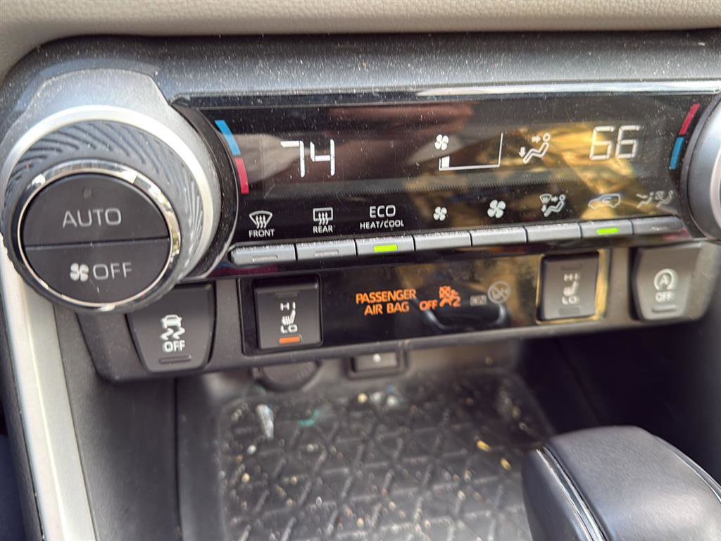 Used 2021 Toyota RAV4 XLE Premium image 4