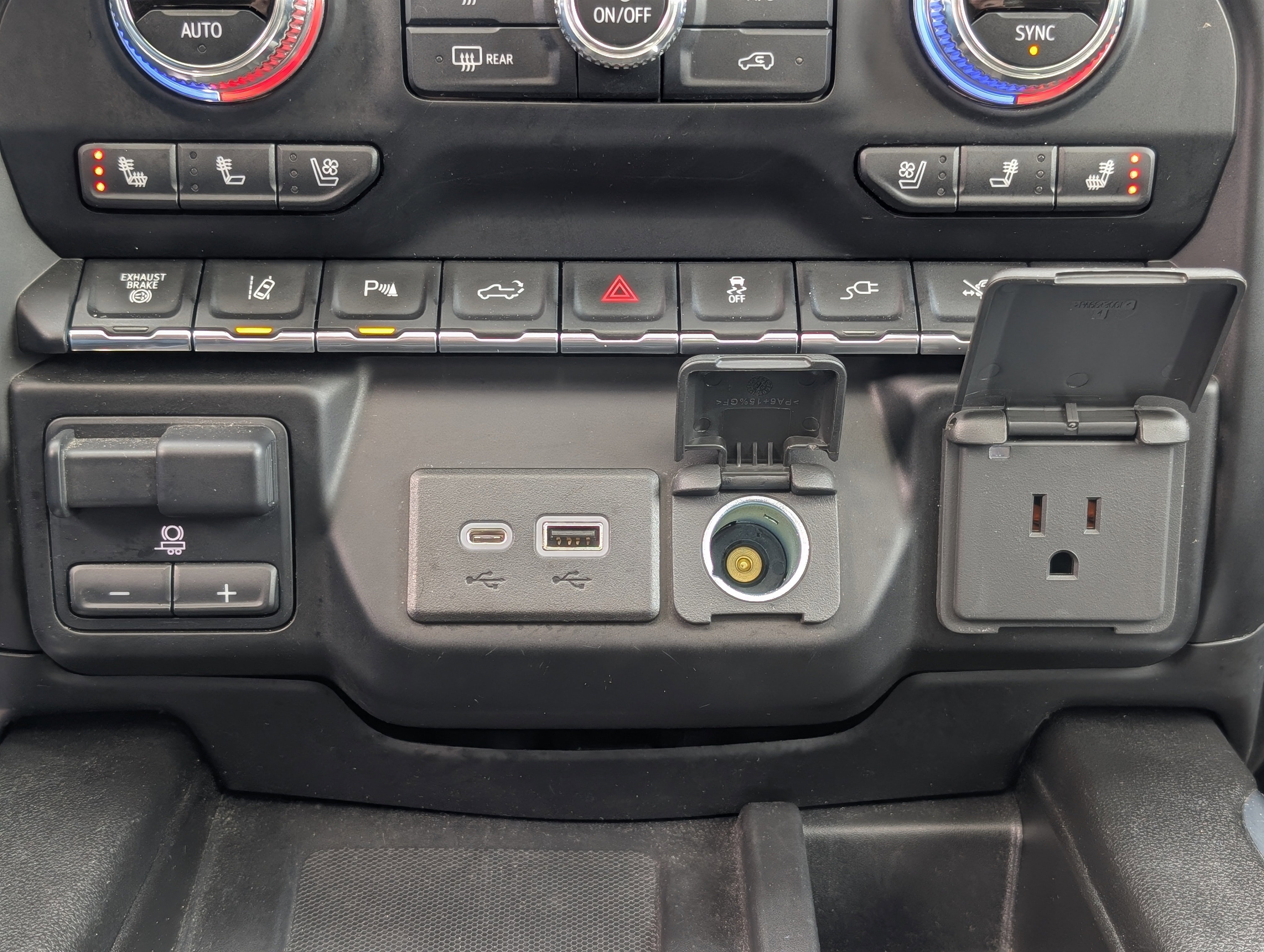 Used 2021 GMC Sierra 3500 Denali w/ Denali Ultimate Package image 28