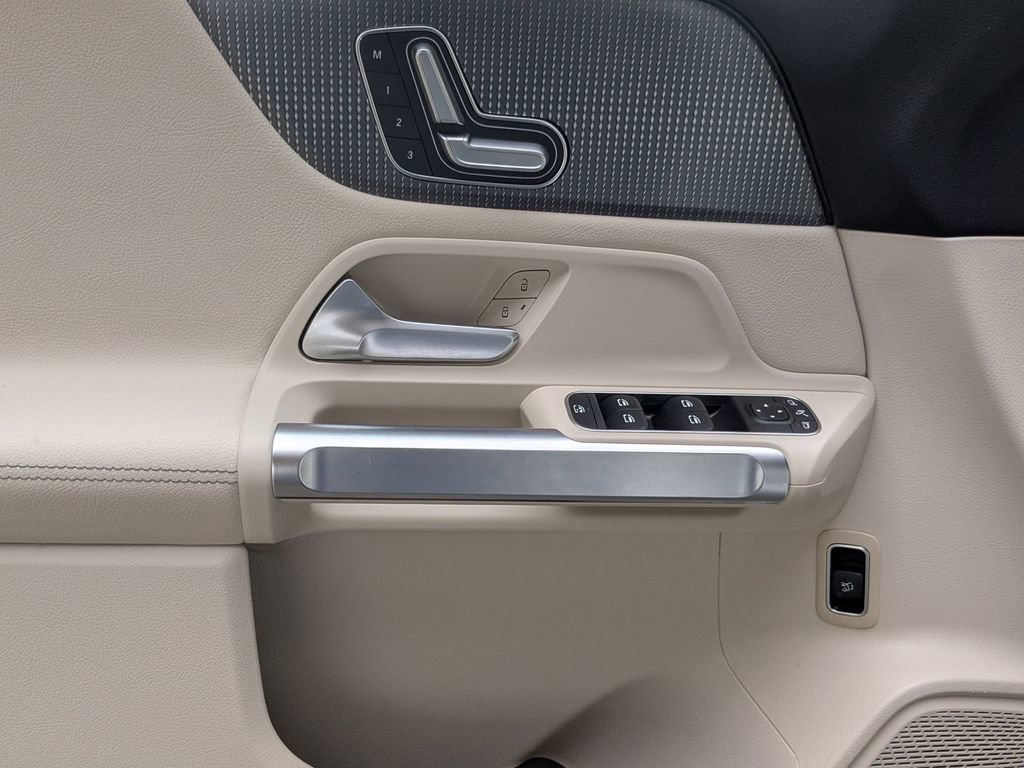 Used 2023 Mercedes-Benz GLB 250 image 11