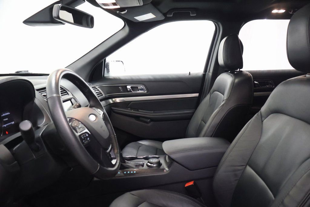 Used 2018 Ford Explorer XLT w/ Equipment Group 202A image 13