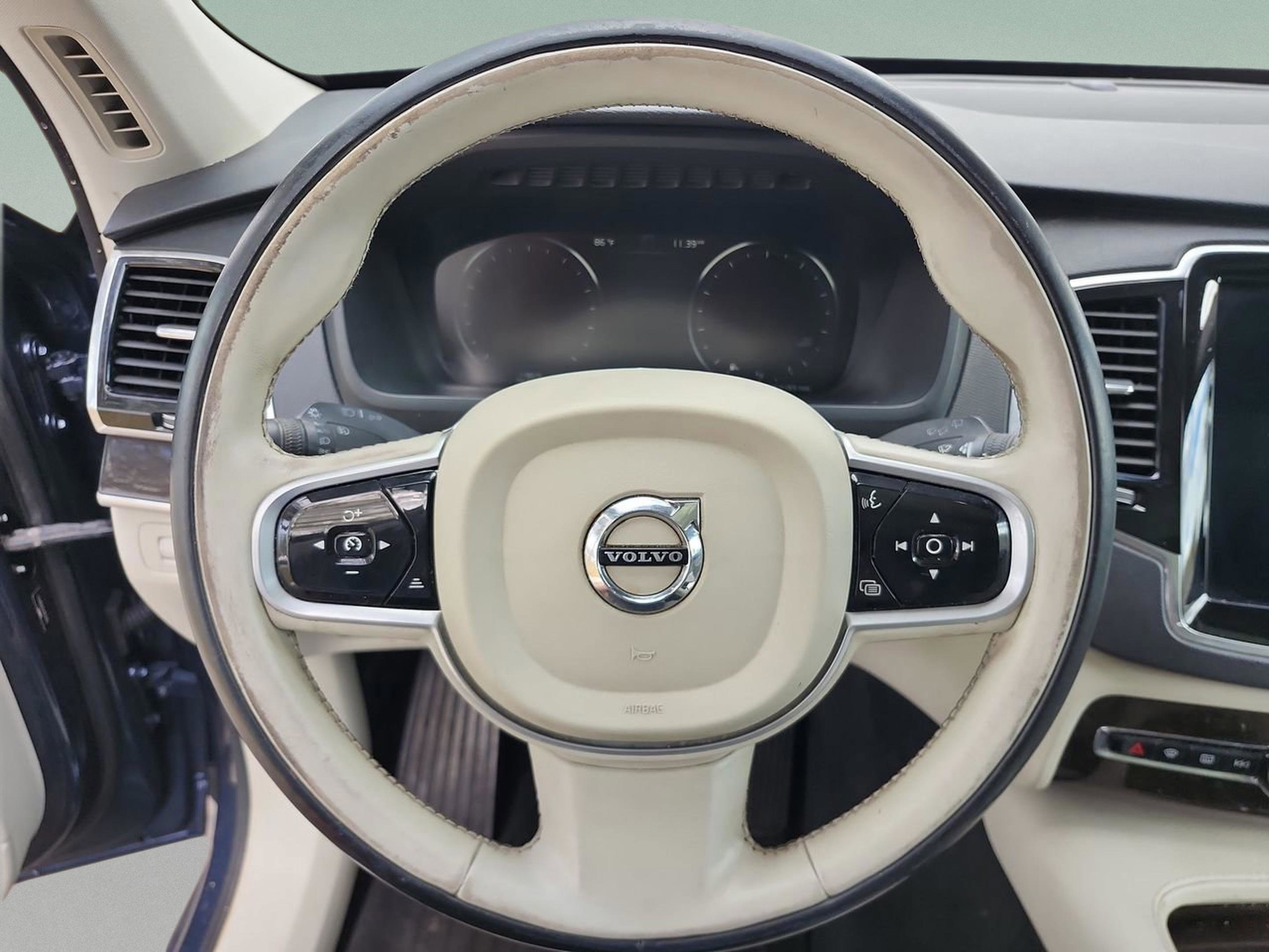 Used 2018 Volvo XC90 T5 Momentum w/ Convenience Package image 9