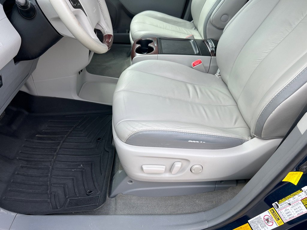 Used 2012 Toyota Sienna Limited w/ Premium Pkg image 8